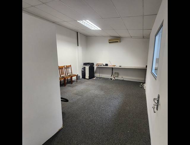 906M² WAREHOUSE TO LET IN GLEN ANIL